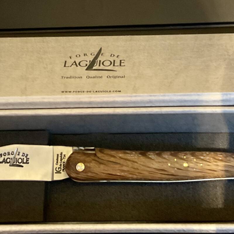 coffret couteau pliant 12 cms coeur de chêne fossilisé  Forge de Laguiole